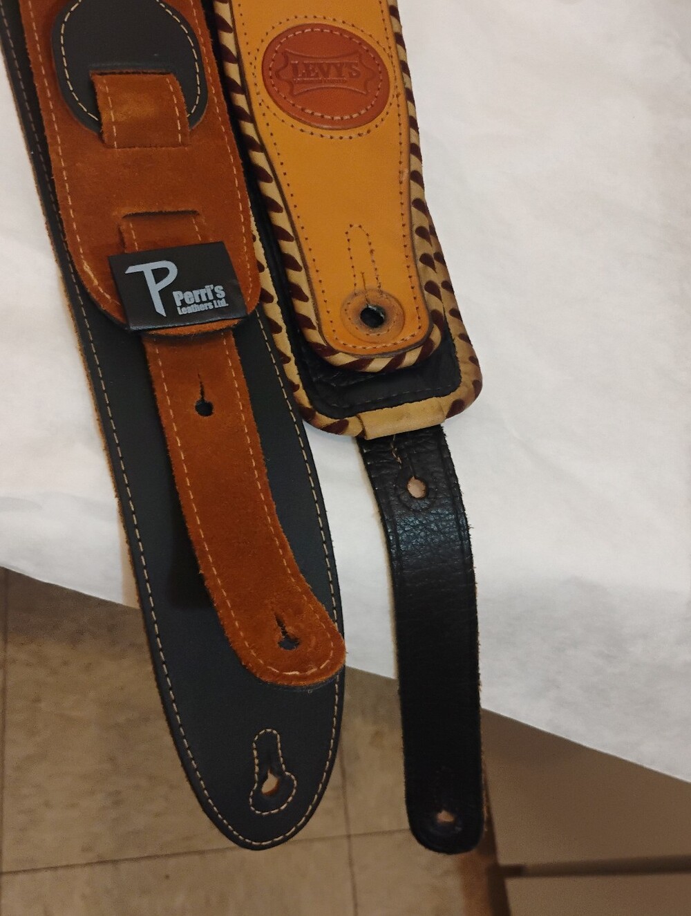 Levy’s And Perris Two Leather Guitar Straps - Picture 9 of 13